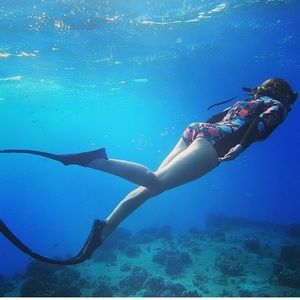 Billabong size 8 Shorty Wetsuit